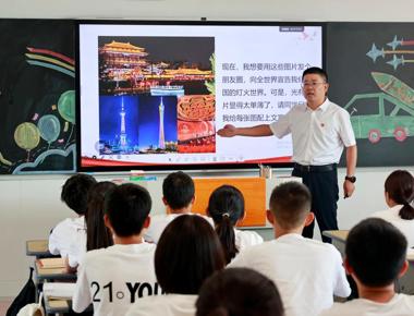 赏灯火中国，燃奋斗青春——海陵中学开展“灯火里的中国 ”主题思政课