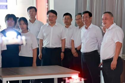 省教育厅领导来海陵中学调研指导工作